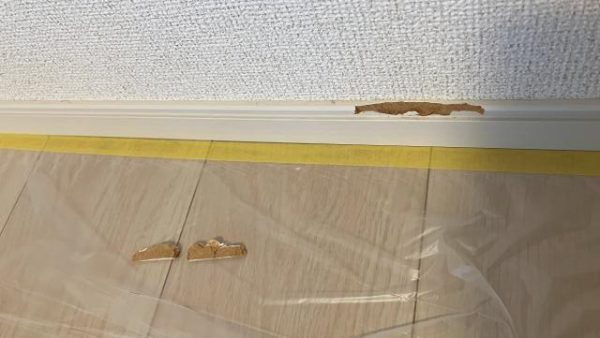 賃貸物件 巾木の割れ補修｜愛知県豊明市
